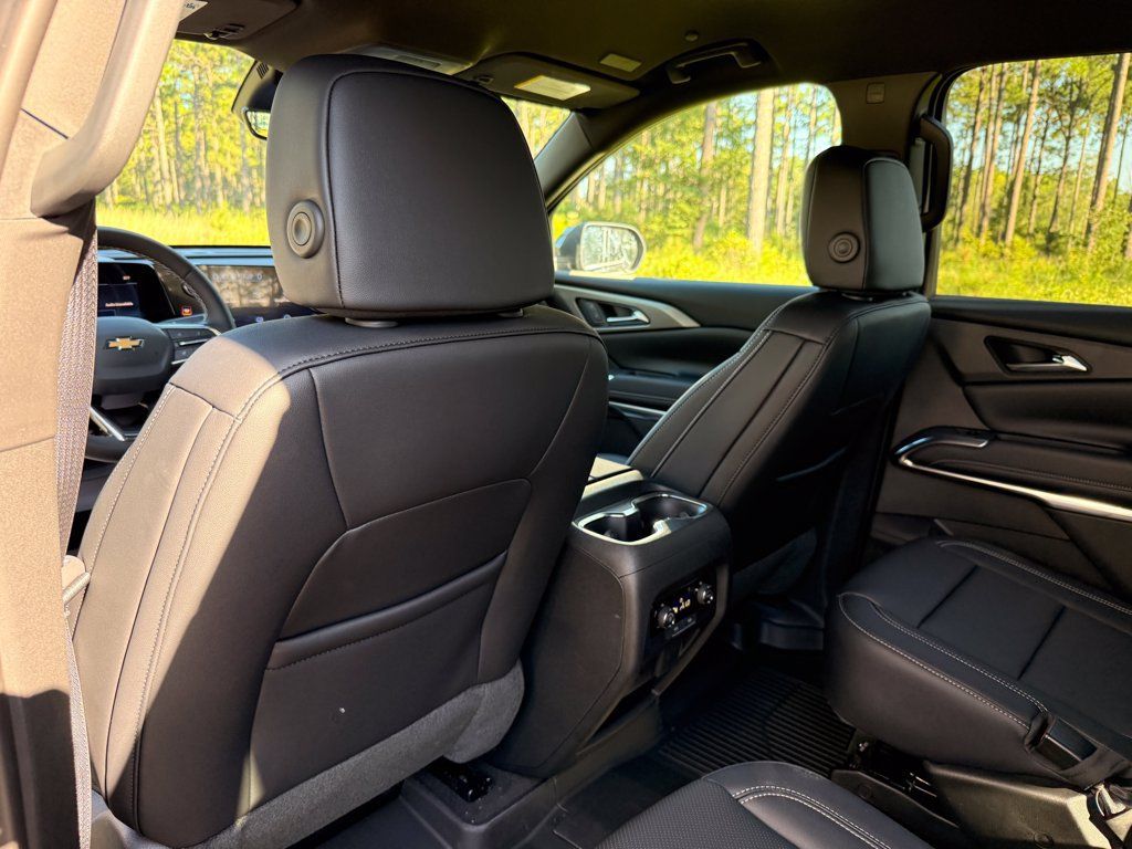 New 2027 Chevrolet Traverse LT w/ Driver Confidence Package FWD image 25