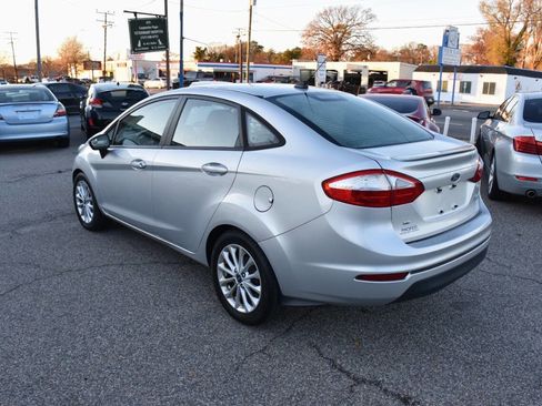 Used 2014 Ford Fiesta SE w/ Equipment Group 201A image 7