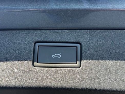 New 2026 Volkswagen Tiguan SE AWD/4WD image 17