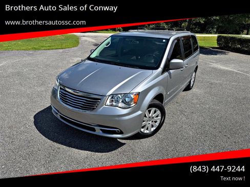 Used 2013 Chrysler Town & Country Touring image 1