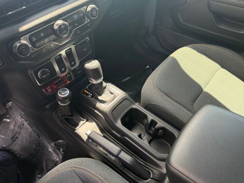 Used 2025 Jeep Wrangler Sport AWD/4WD image 15