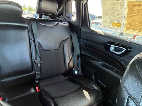 Used 2025 Jeep Compass Trailhawk image 37