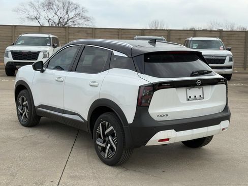 New 2026 Nissan Kicks SV w/ SV Premium Package FWD image 9