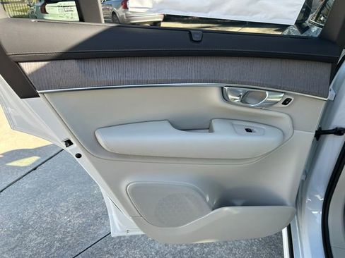 New 2026 Volvo XC90 B6 Ultra image 13