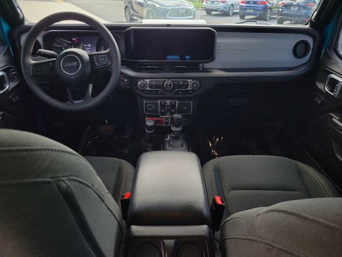 Used 2024 Jeep Wrangler Unlimited AWD/4WD image 12