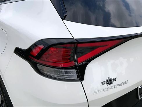 Used 2025 Kia Sportage LX FWD image 25
