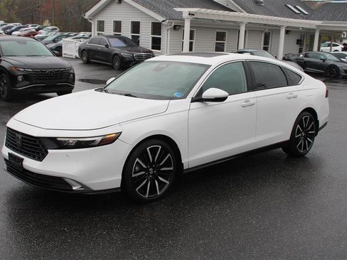 Used 2023 Honda Accord Touring image 4
