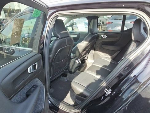 Used 2025 Volvo XC40 B5 Plus image 12