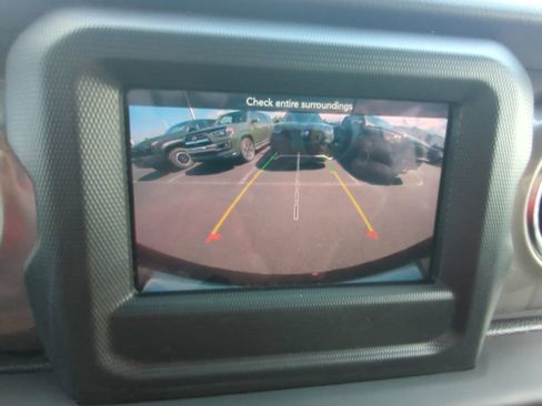Used 2021 Jeep Wrangler Unlimited Sahara w/ Safety Group AWD/4WD image 18