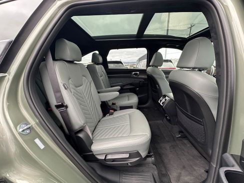 Used 2025 Kia Sorento SX Prestige w/ Sage Leather Package image 18