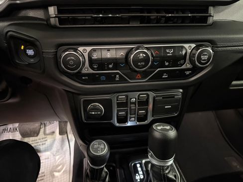 Certified 2025 Jeep Wrangler Unlimited Sahara AWD/4WD image 45