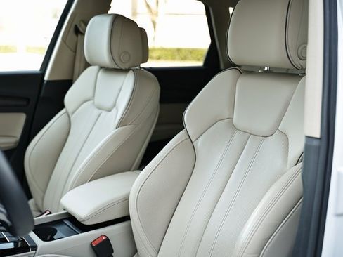 Used 2025 Audi Q5 2.0T Premium Plus w/ Premium Plus Package image 21