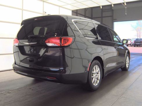 Used 2023 Chrysler Voyager LX FWD image 2