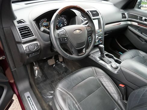 Certified 2018 Ford Explorer Platinum AWD/4WD image 3