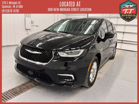 Used 2024 Chrysler Pacifica Touring-L FWD image 16