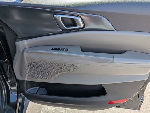 Used 2025 Kia Carnival LXS image 31