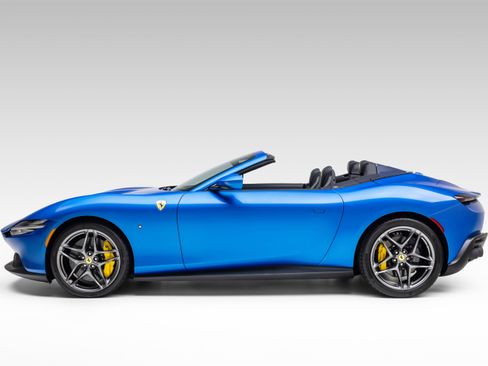 Used 2026 Ferrari Roma Spider RWD image 3