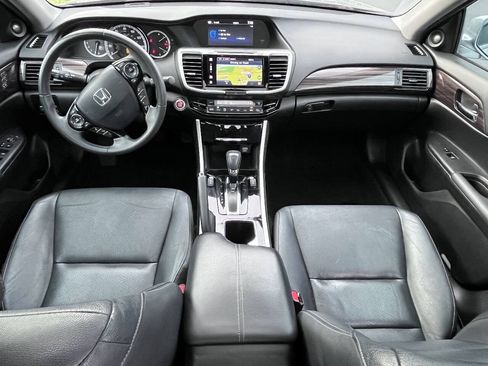 Used 2017 Honda Accord Touring image 28