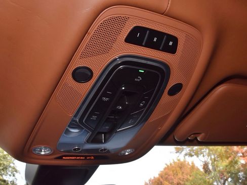 Used 2020 Bentley Bentayga image 32