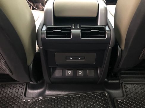 Used 2023 Land Rover Defender 110 SE AWD/4WD image 28
