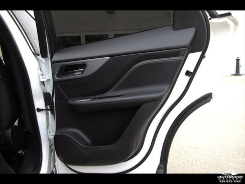 Used 2018 Jaguar F-PACE S image 32