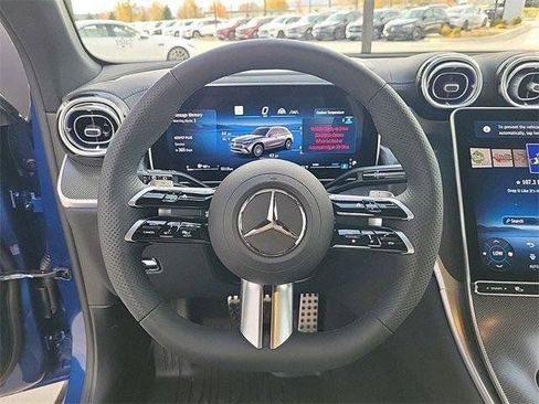 Used 2025 Mercedes-Benz GLC 300 4MATIC image 36