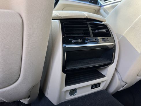 Used 2020 BMW 530i xDrive image 40