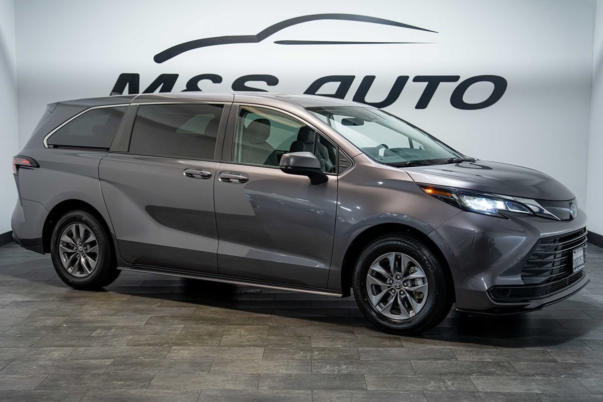 Used 2023 Toyota Sienna LE FWD image 21