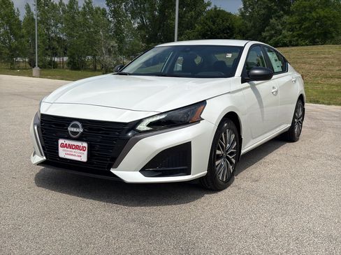 New 2026 Nissan Altima 2.5 SV AWD/4WD image 2