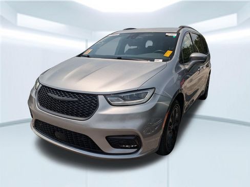 Used 2021 Chrysler Pacifica Touring-L w/ Premium & Safety Sphere Group FWD image 1