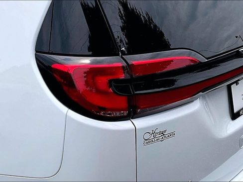 Used 2024 Chrysler Pacifica Touring-L FWD image 23
