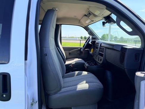 Used 2025 Chevrolet Express 3500 LT w/ LT Preferred Equipment Group RWD image 11