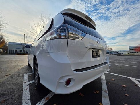 Used 2017 Toyota Sienna SE w/ SE Preferred Package image 11