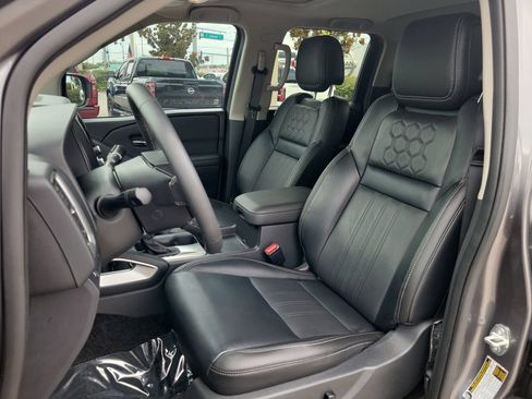 Certified 2024 Nissan Frontier SL w/ Technology Package AWD/4WD image 15