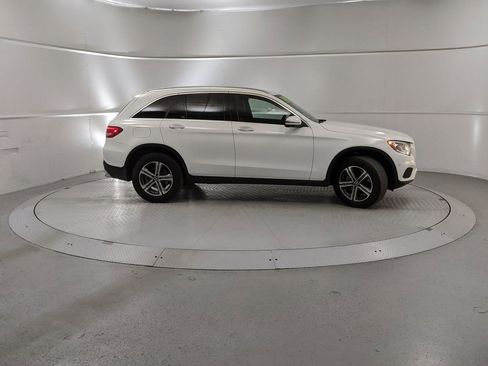 Used 2019 Mercedes-Benz GLC 300 4MATIC image 2