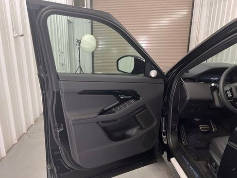Used 2026 Land Rover Range Rover Evoque Dynamic SE AWD/4WD image 13