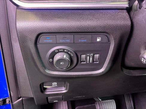 Used 2022 Jeep Grand Cherokee Overland AWD/4WD image 17