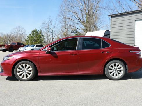 Used 2018 Toyota Camry LE image 6