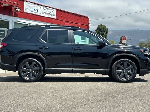 Used 2025 Honda Pilot Sport image 3
