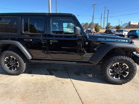 Used 2025 Jeep Wrangler Unlimited Rubicon 4xe w/ Convenience Group image 7