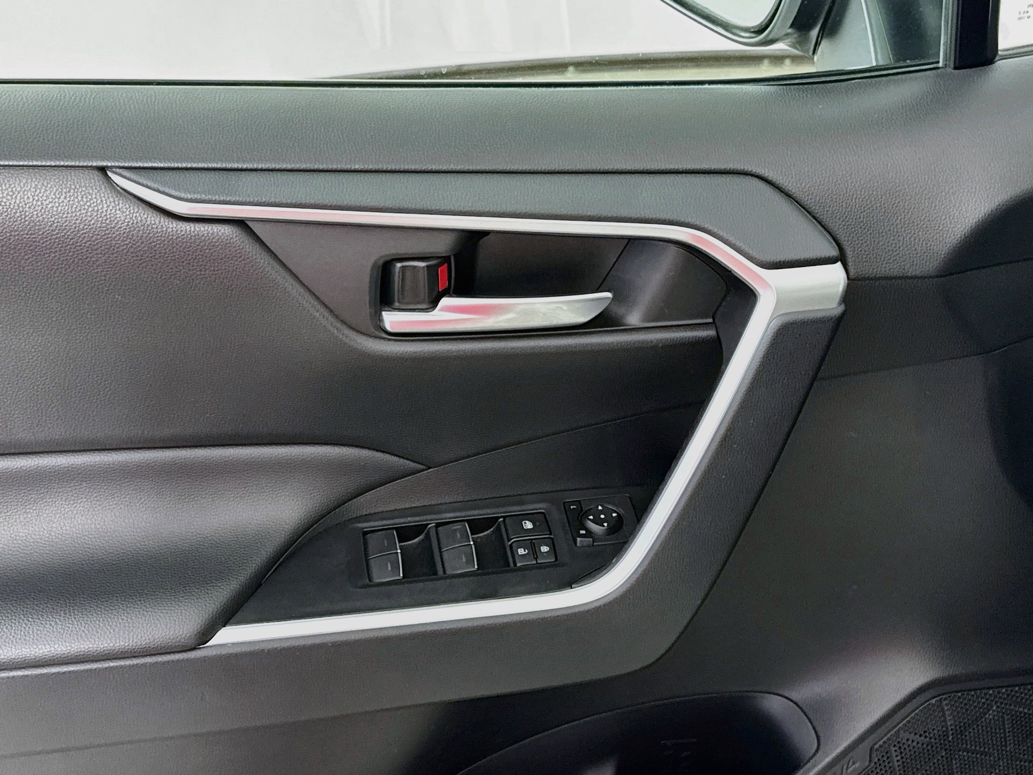 Certified 2025 Toyota RAV4 XLE AWD/4WD image 18