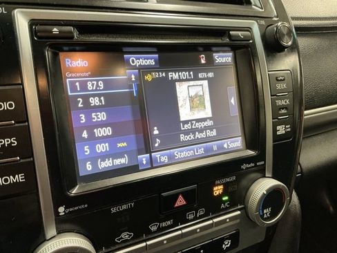 Used 2014 Toyota Camry SE image 26