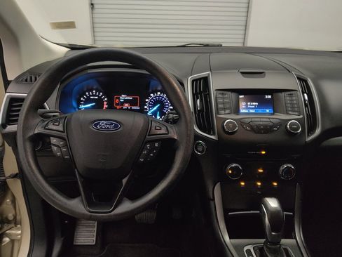 Used 2018 Ford Edge SE image 22