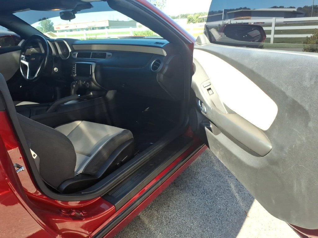 Used 2015 Chevrolet Camaro LT RWD image 18