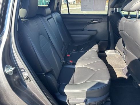 Certified 2024 Toyota Highlander XLE image 17