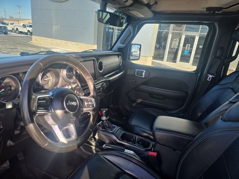 Used 2022 Jeep Wrangler Unlimited Sahara w/ Cold Weather Group AWD/4WD image 15