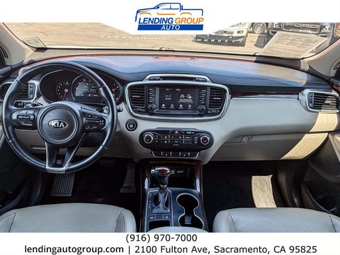 Used 2017 Kia Sorento EX w/ EX Premium Package FWD image 11