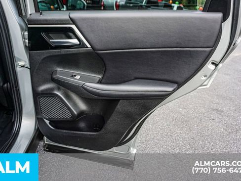 Used 2023 Mitsubishi Outlander SE image 58