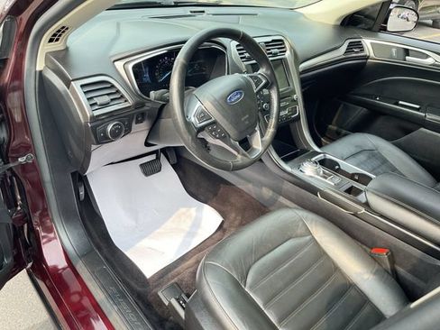 Used 2017 Ford Fusion SE w/ Fusion SE Technology Package FWD image 10