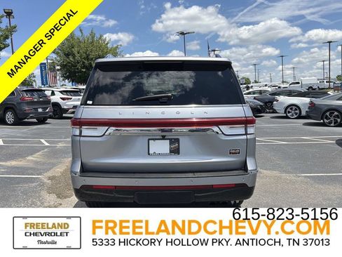 Used 2023 Lincoln Navigator Reserve AWD/4WD image 4